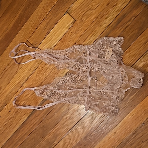 Victoria's Secret lingerie NWTs - Picture 1 of 3